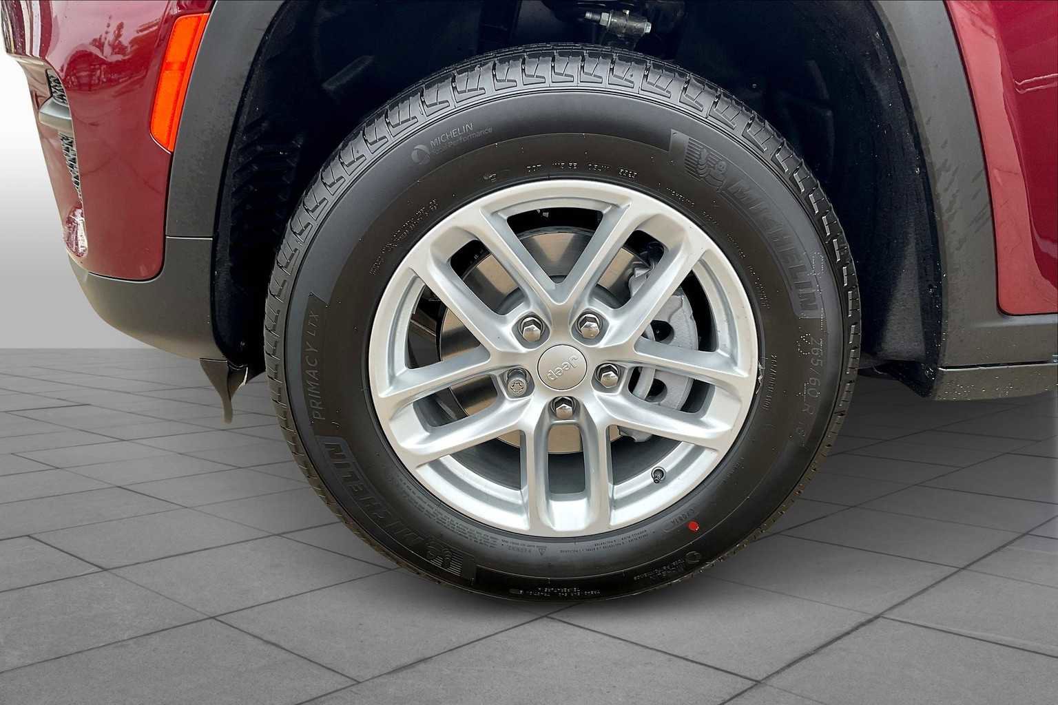 New 2025 Jeep Grand Cherokee Laredo X w/ Luxury Tech Group I image 11