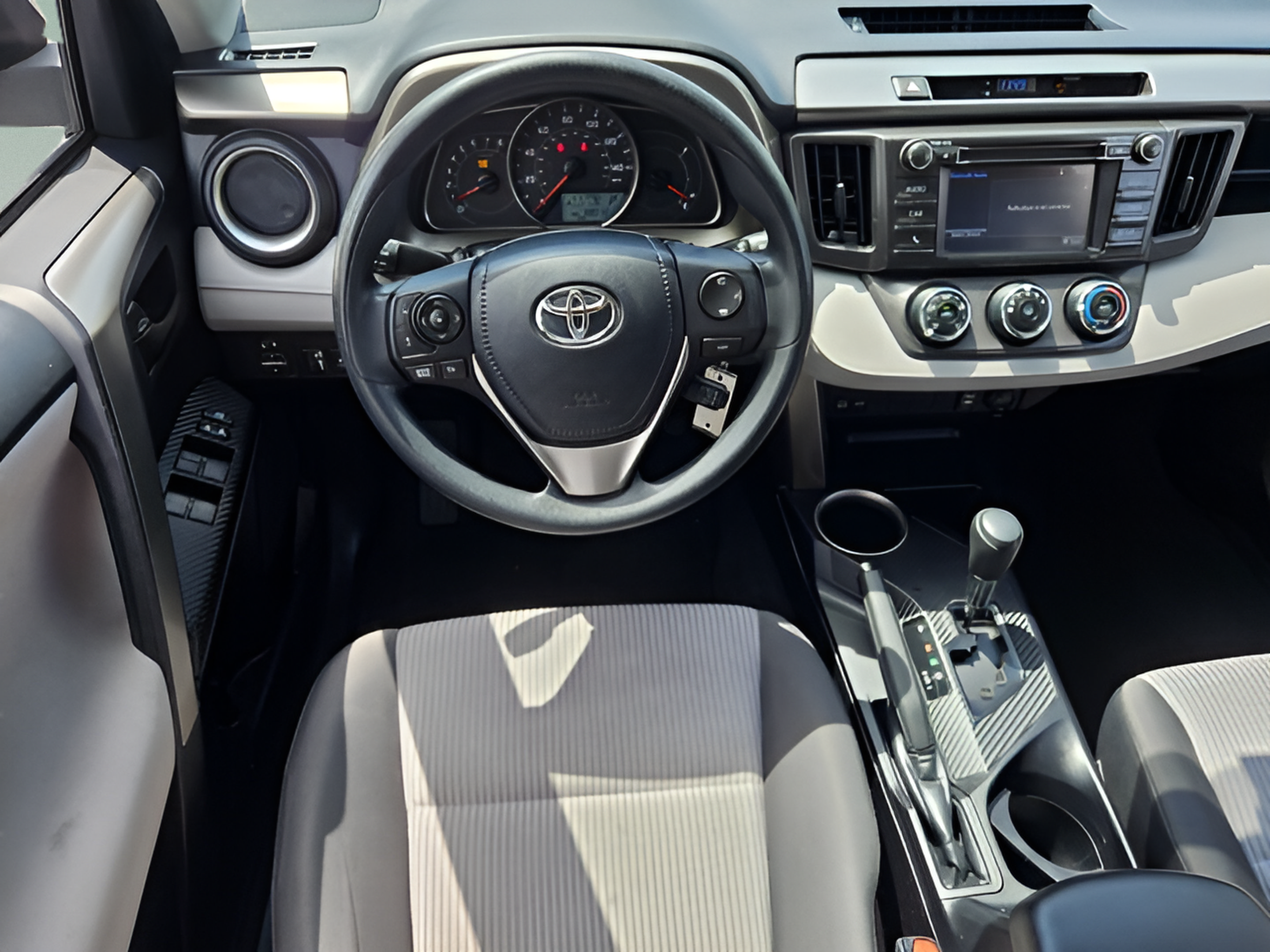 Used 2015 Toyota RAV4 LE FWD image 10