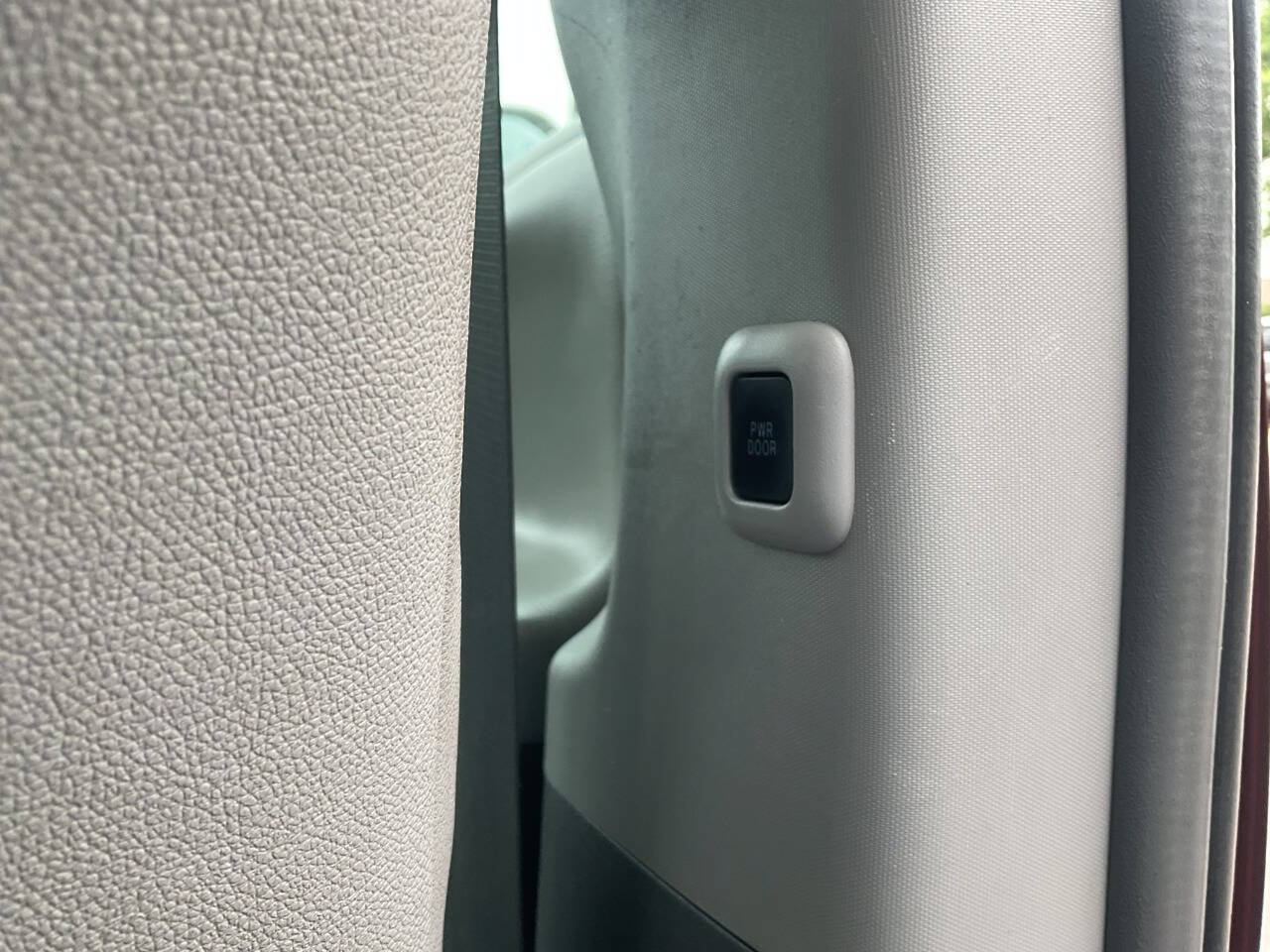 Used 2015 Toyota Sienna XLE FWD image 41