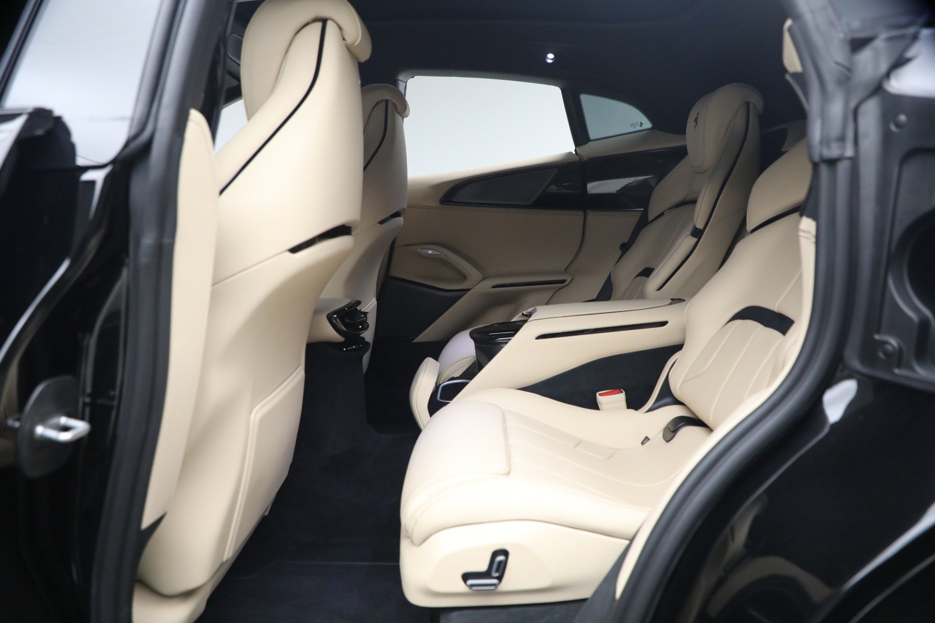 Certified 2024 Ferrari Purosangue AWD/4WD image 17