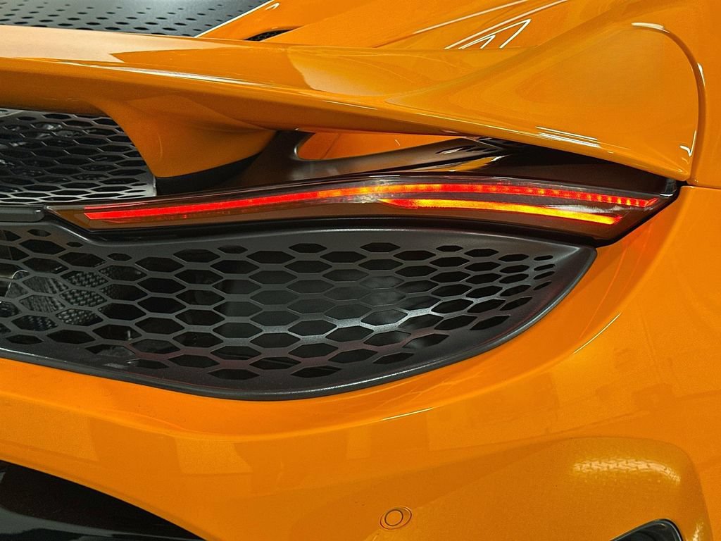 Used 2025 McLaren 750S Spider RWD image 28