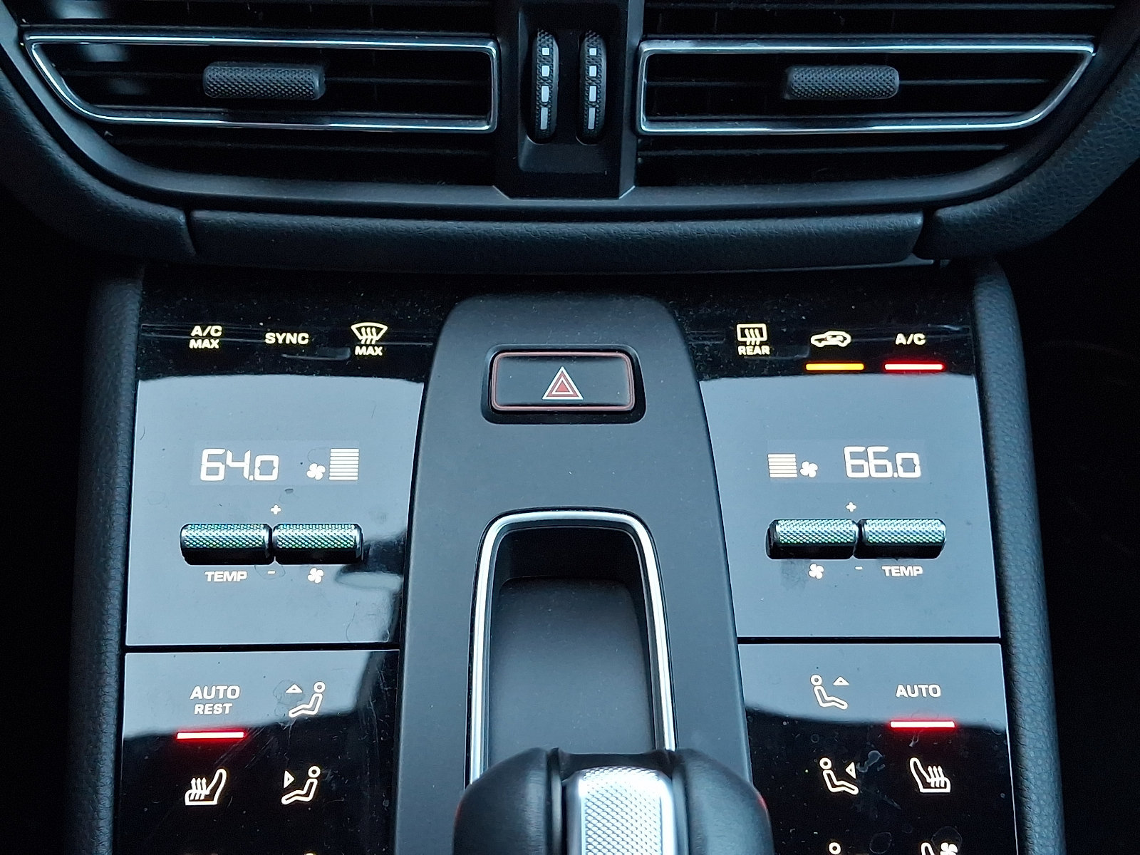 Certified 2024 Porsche Macan S AWD/4WD image 19