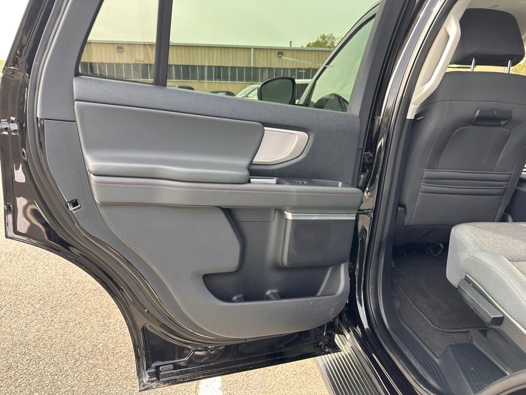 Used 2025 Ford Expedition Active image 23