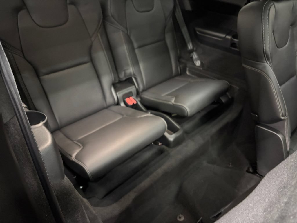 Certified 2025 Volvo XC90 B6 Ultra w/ Protection Package Premier AWD/4WD image 18