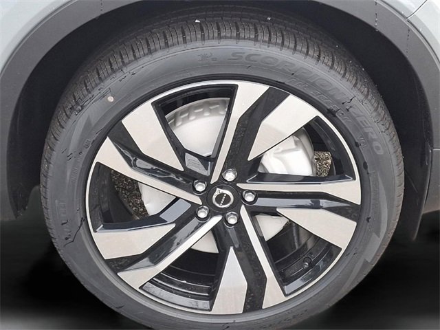 New 2025 Volvo XC40 B5 Plus w/ Protection Package Premier image 7