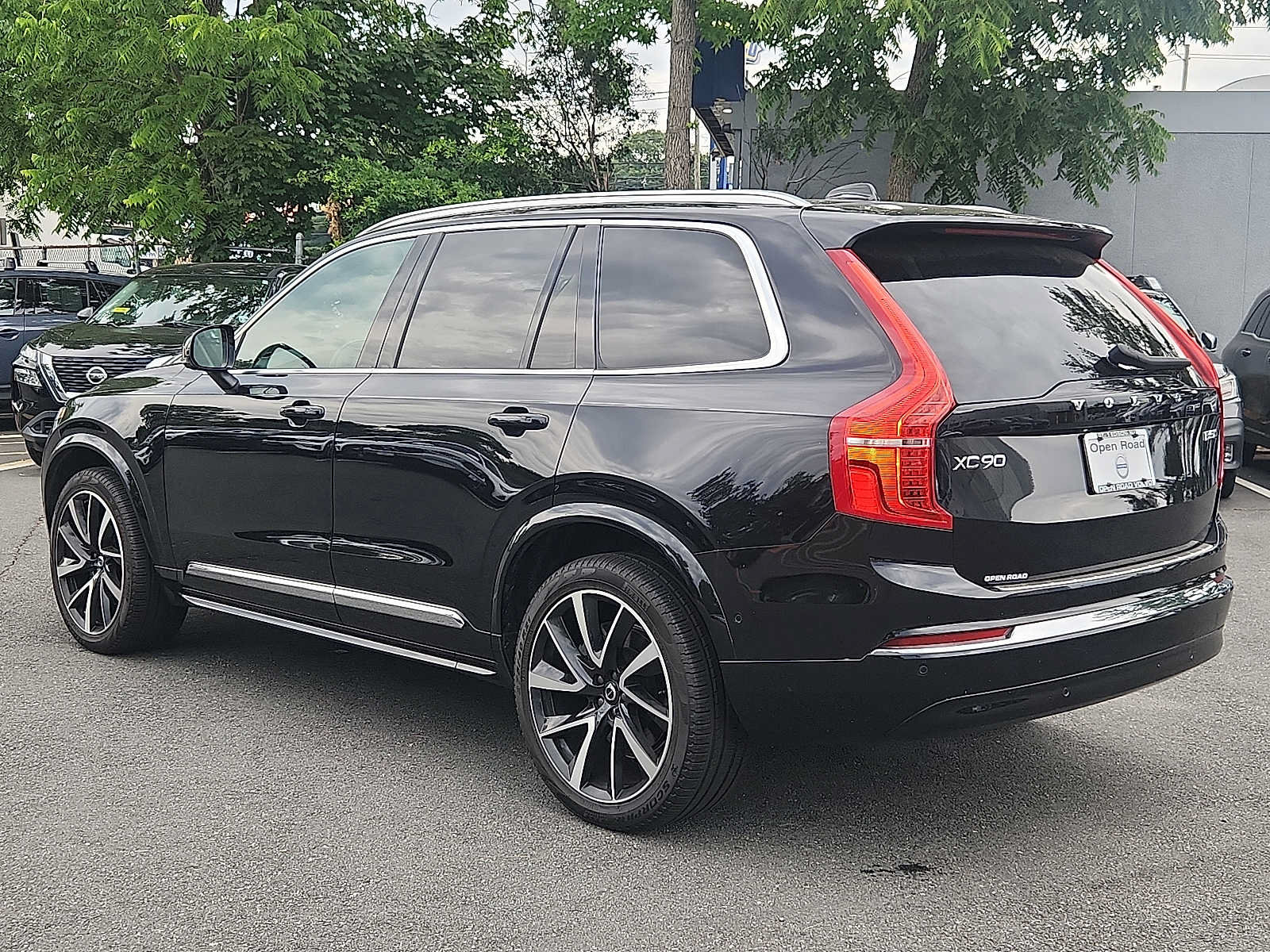 Certified 2024 Volvo XC90 B5 Plus w/ Protection Package Premier AWD/4WD image 4