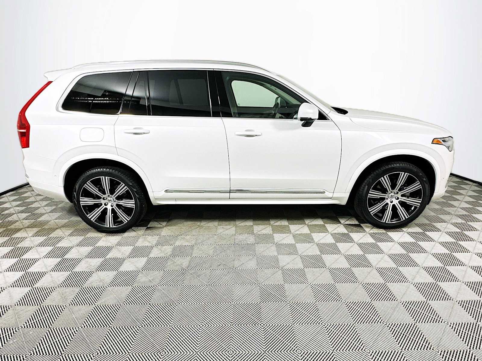 Certified 2024 Volvo XC90 B6 Ultimate image 8