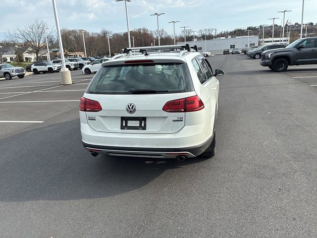 Used 2017 Volkswagen Golf Alltrack SEL image 9