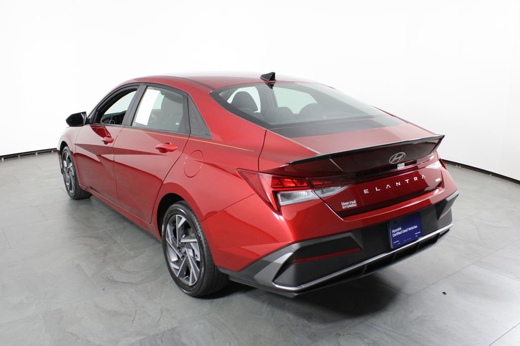 Certified 2025 Hyundai Elantra SEL image 4