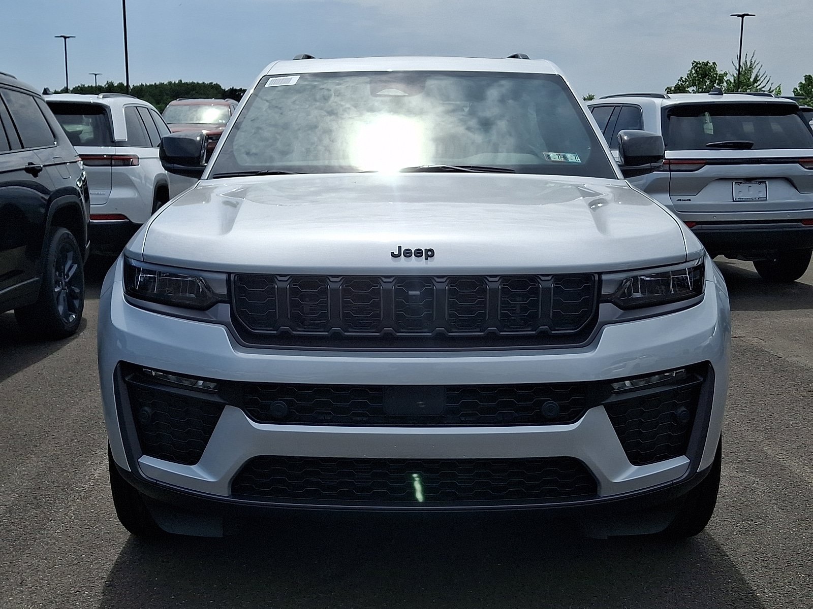 New 2026 Jeep Grand Cherokee Limited AWD/4WD image 2