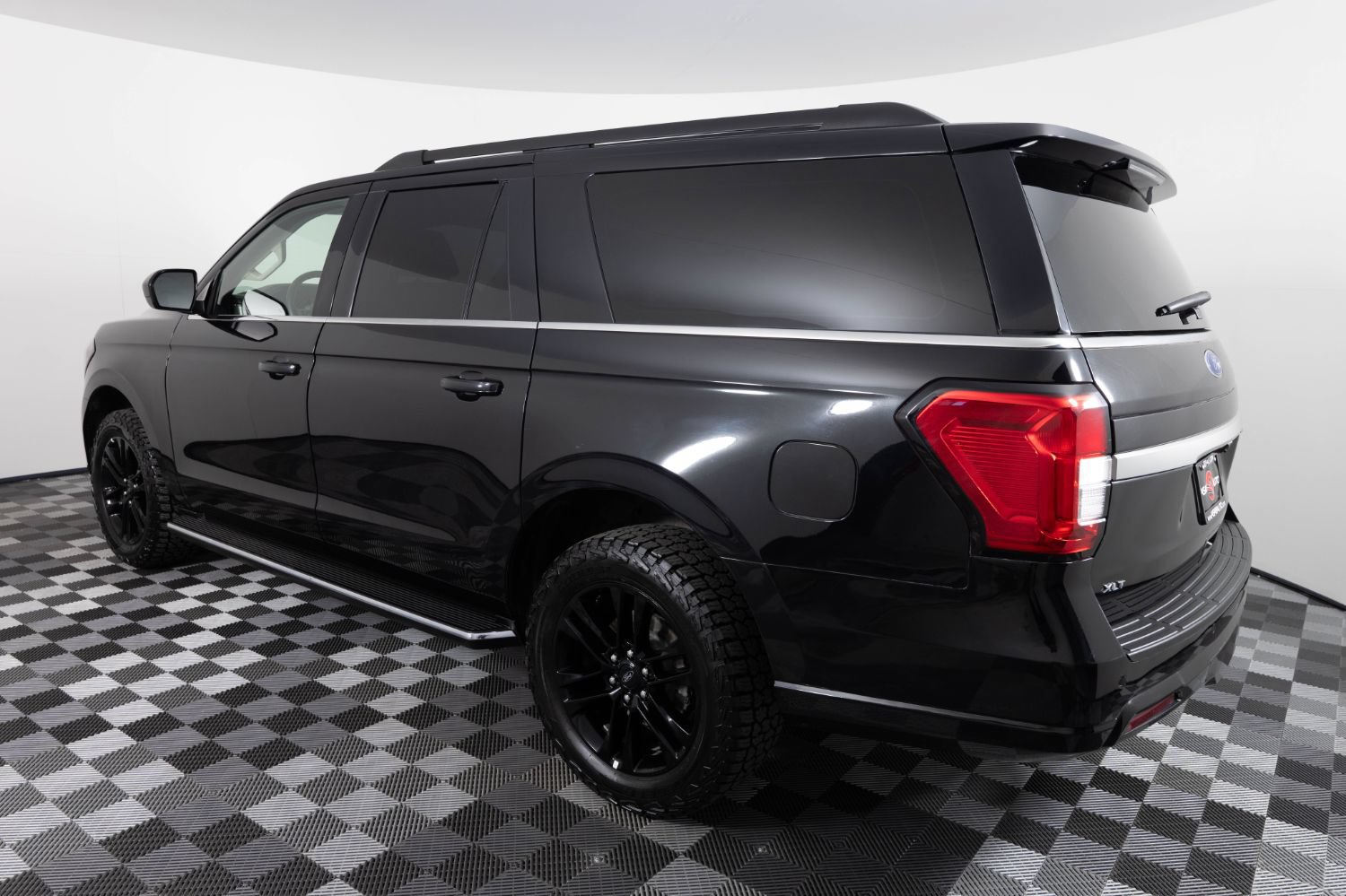 Used 2023 Ford Expedition Max XLT AWD/4WD image 4