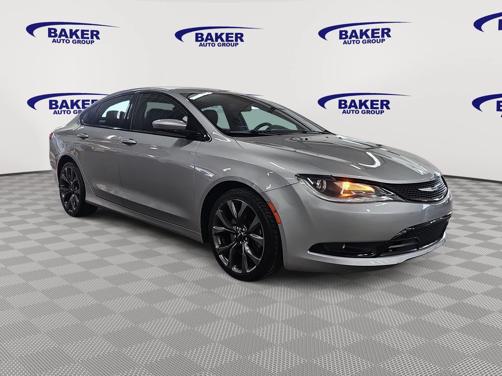 Used 2015 Chrysler 200 S w/ Navigation & Sound Group I FWD image 3