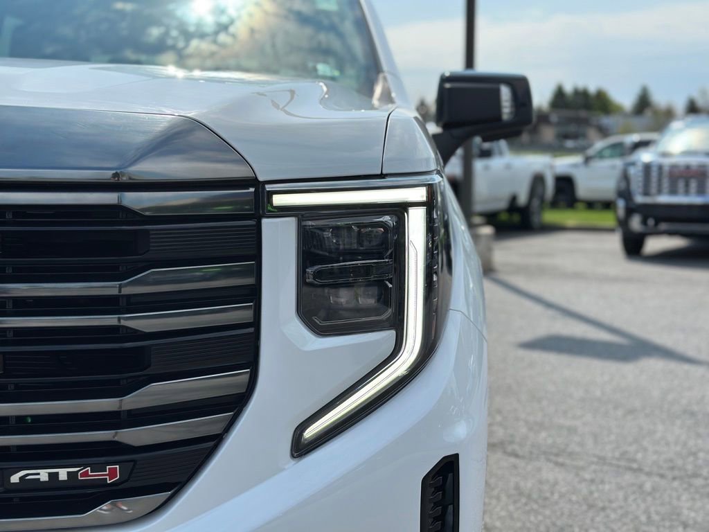 Used 2023 GMC Sierra 1500 AT4 w/ Technology Package AWD/4WD image 40