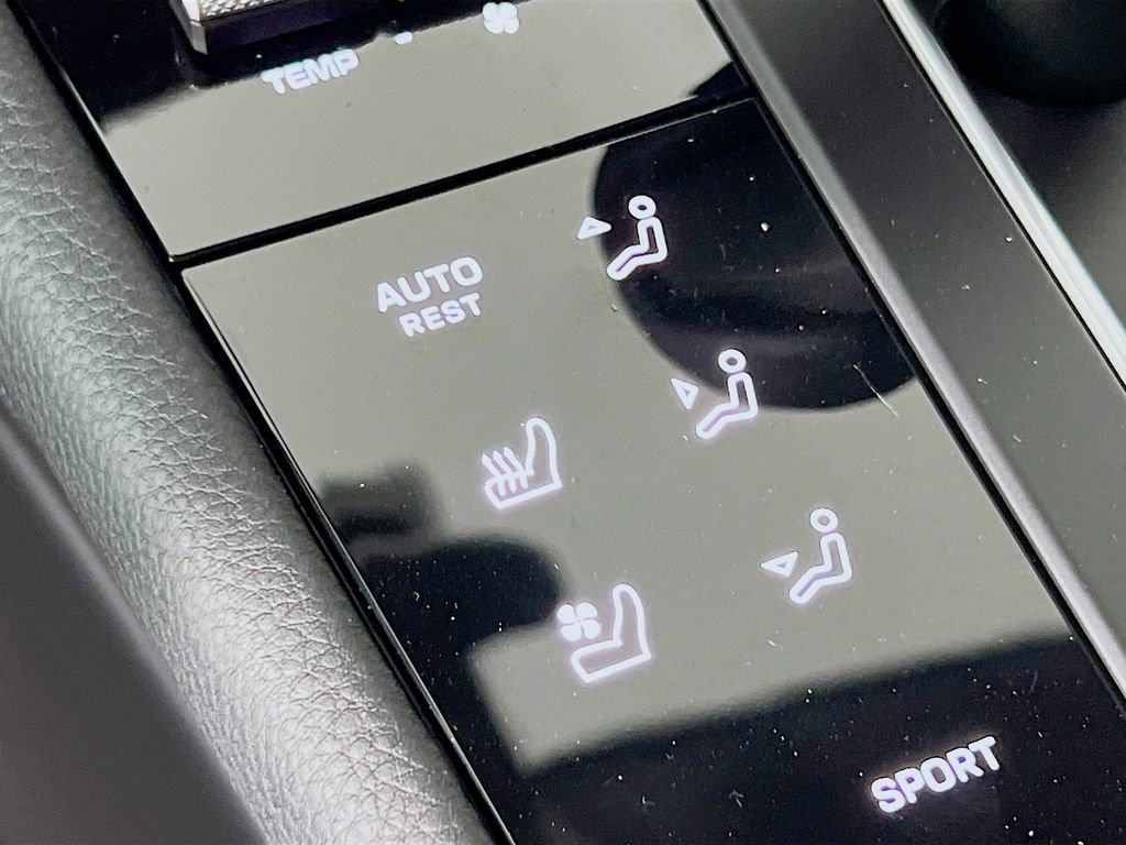 Certified 2026 Porsche Macan AWD/4WD image 23