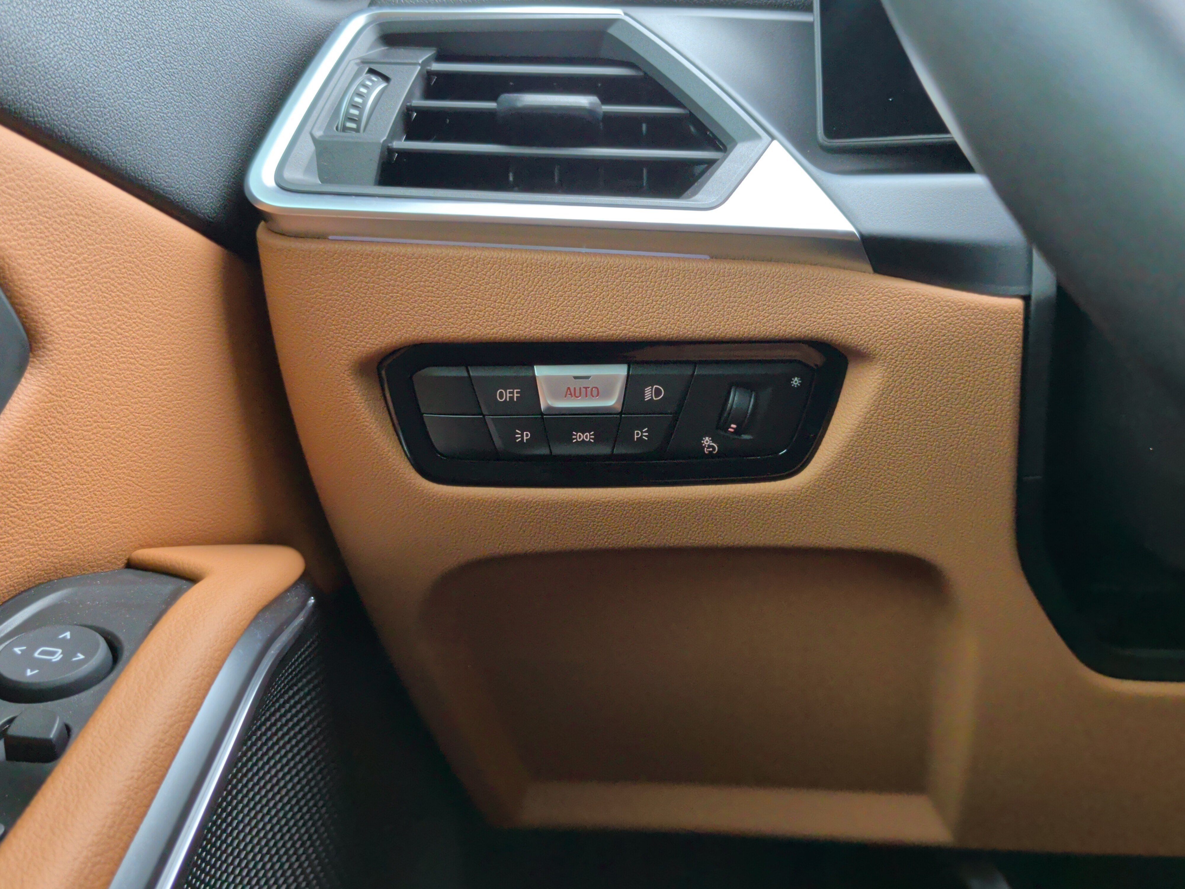 Certified 2024 BMW 330i Sedan w/ Convenience Package RWD image 25