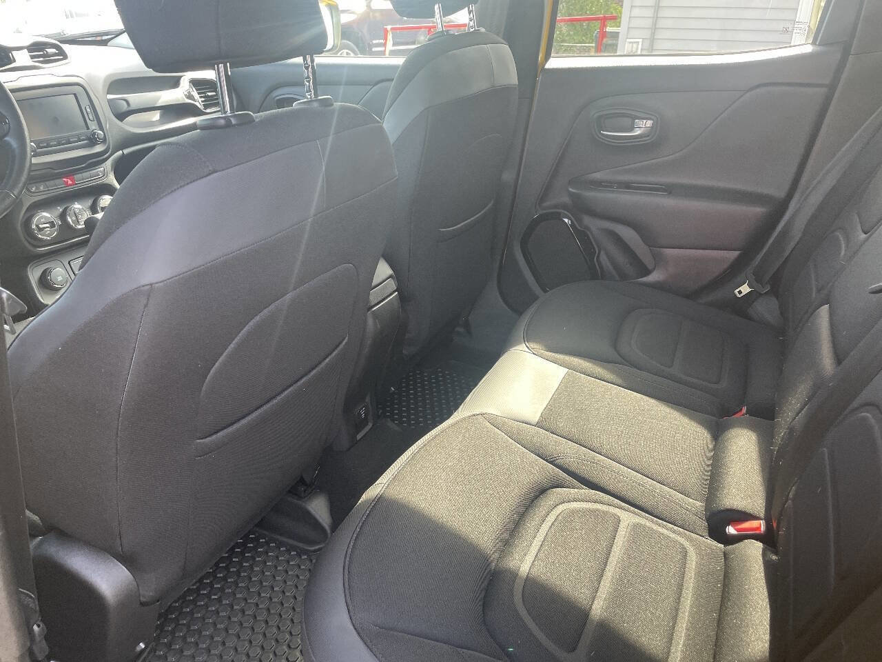 Used 2017 Jeep Renegade Altitude AWD/4WD image 9