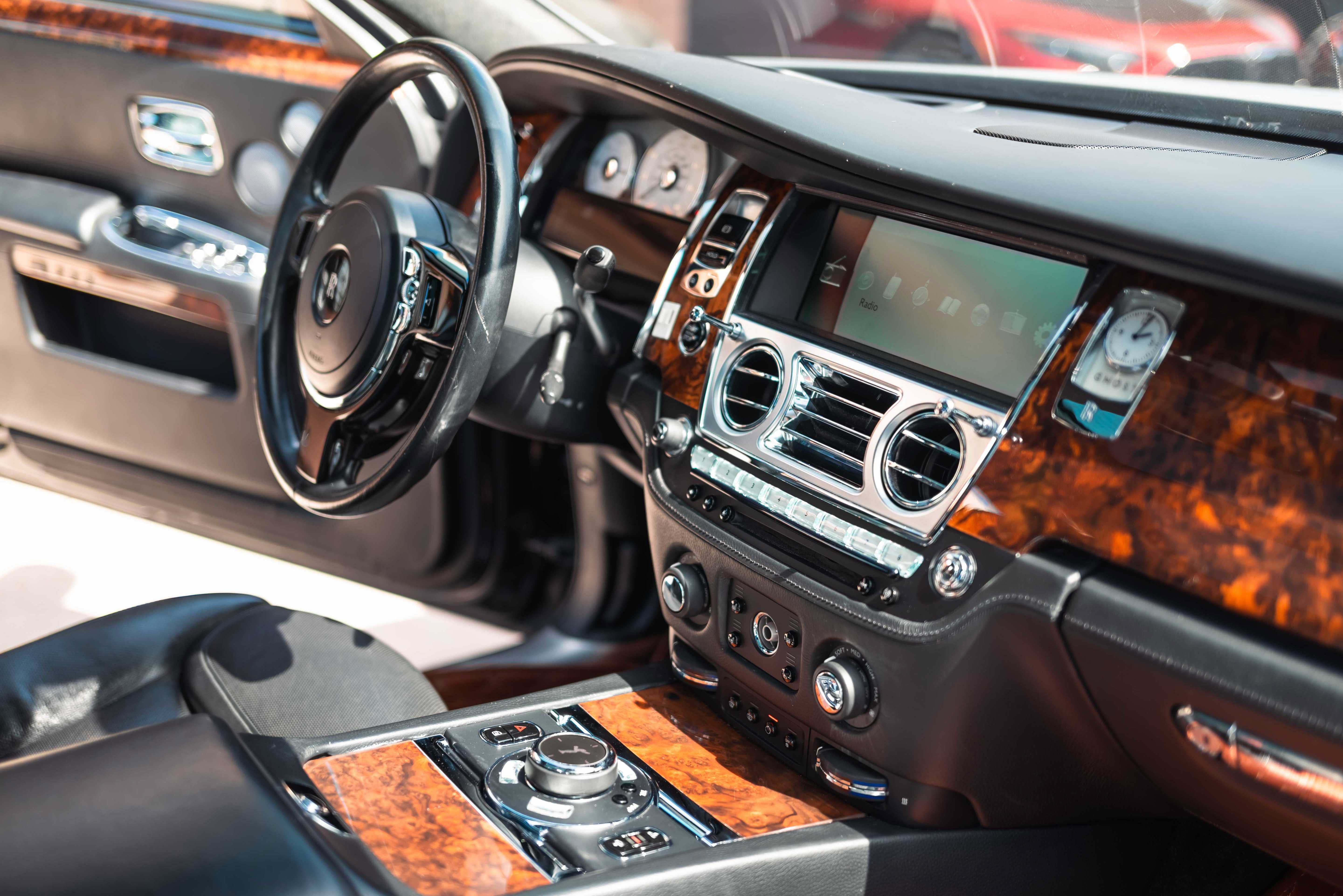 Used 2015 Rolls-Royce Ghost RWD image 19