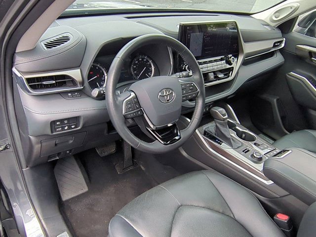 Certified 2020 Toyota Highlander Limited AWD/4WD image 9