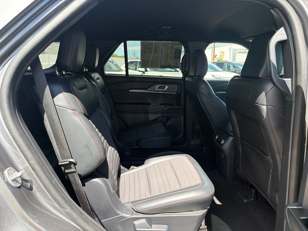 Used 2025 Ford Explorer ST-Line AWD/4WD image 13