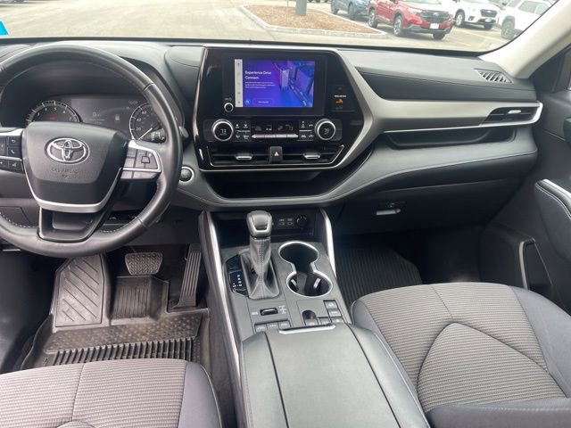 Used 2024 Toyota Highlander LE AWD/4WD image 19