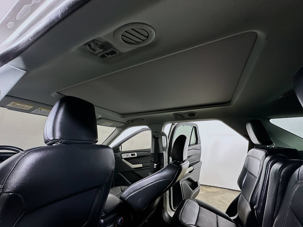 Used 2023 Ford Explorer Limited w/ Equipment Group 301A RWD image 13