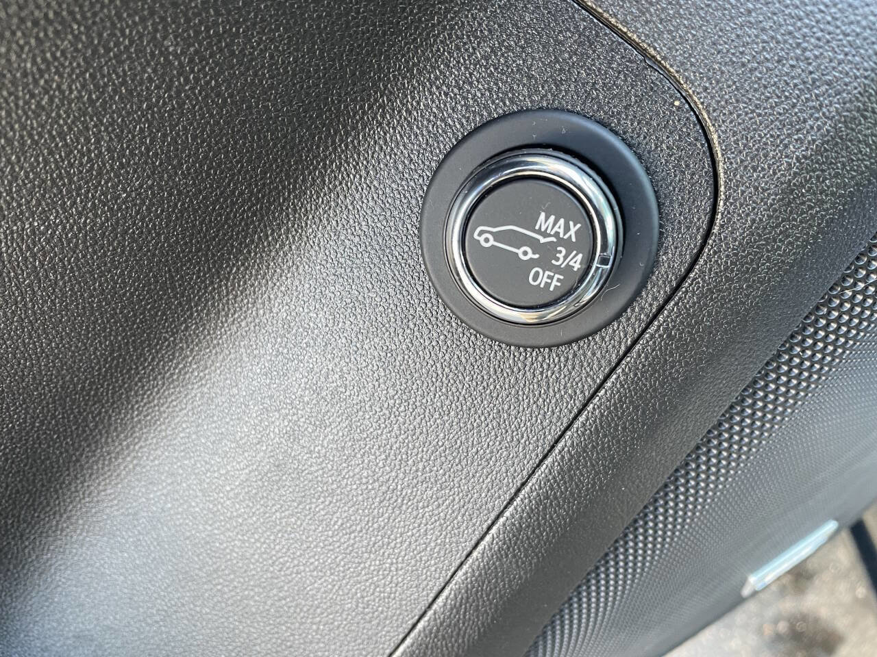 Used 2023 GMC Acadia SLT w/ Preferred Package image 15