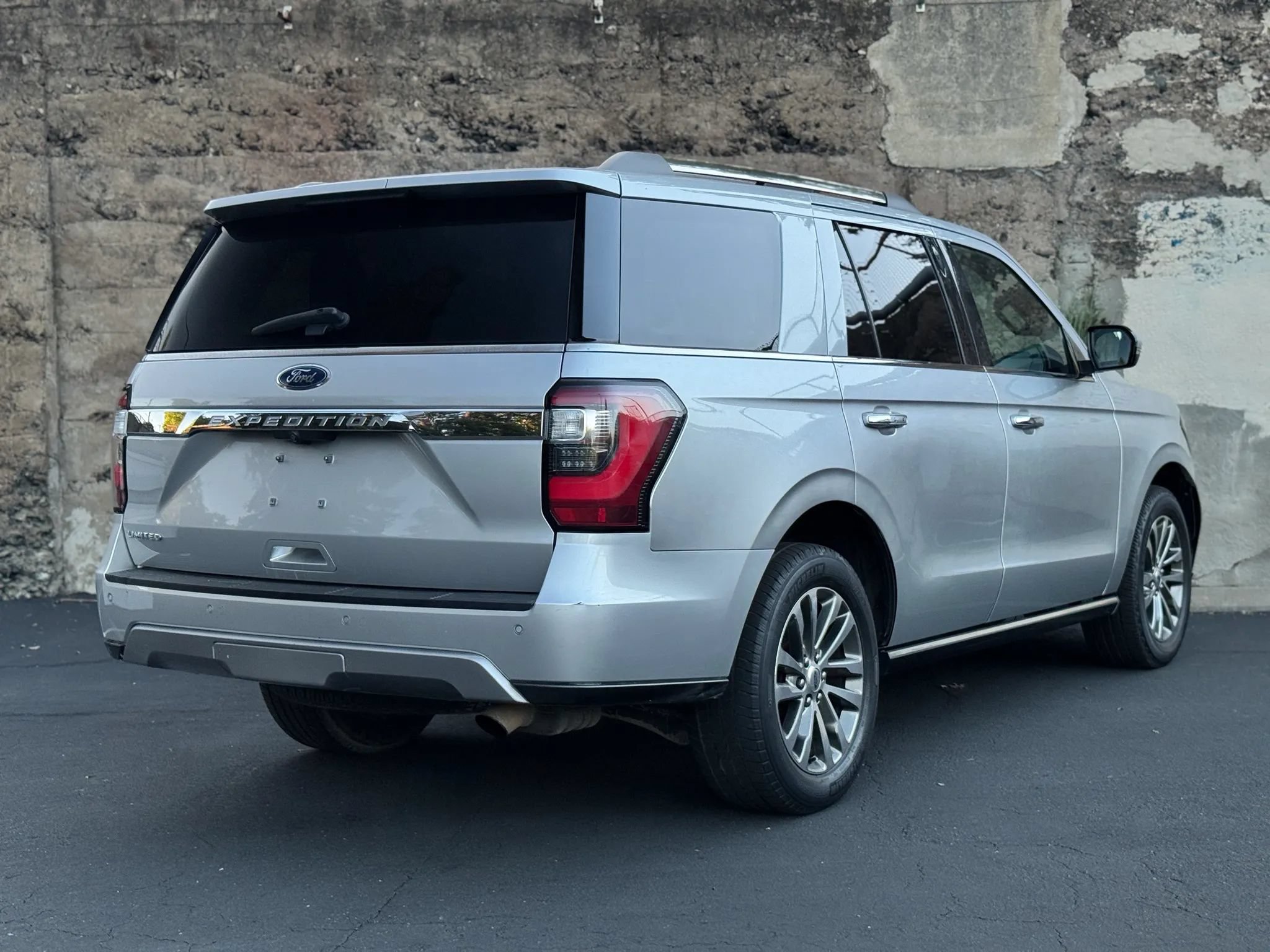 Used 2018 Ford Expedition Limited RWD image 4
