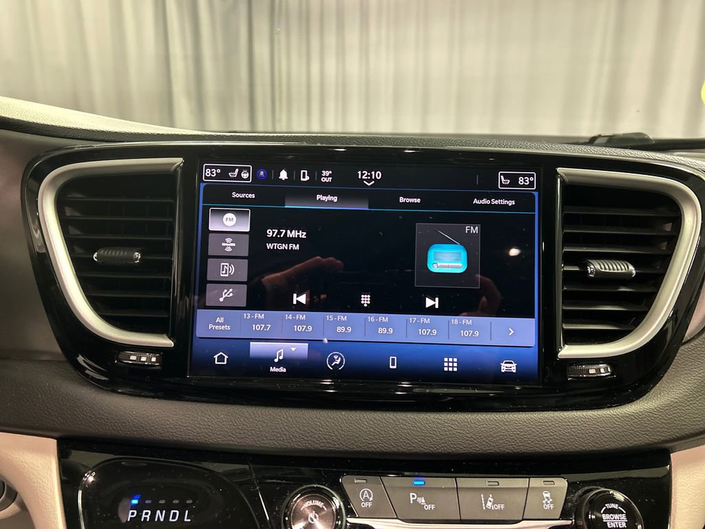 Used 2024 Chrysler Pacifica Touring-L FWD image 17