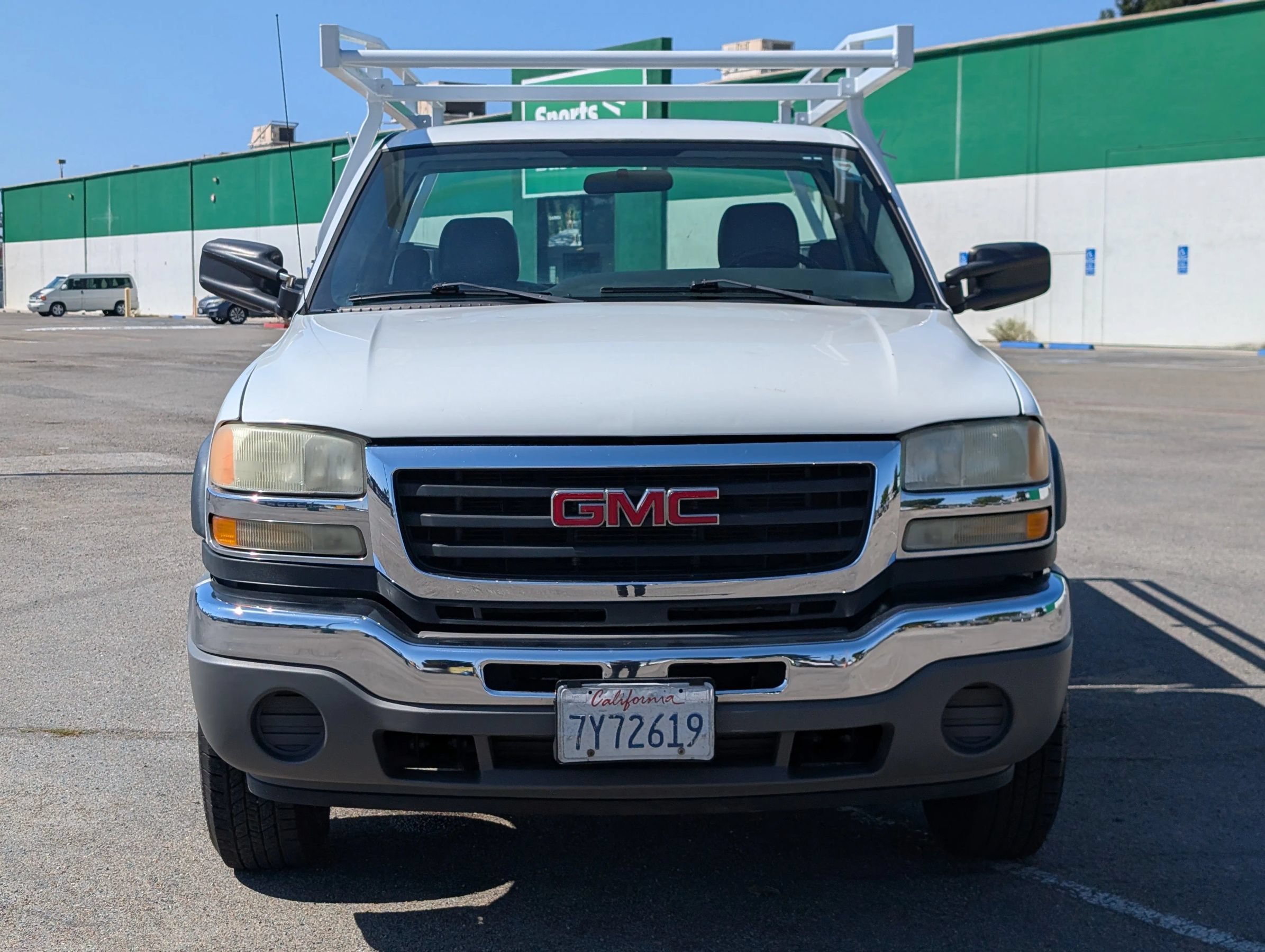 Used 2005 GMC Sierra 2500 W/T RWD image 3