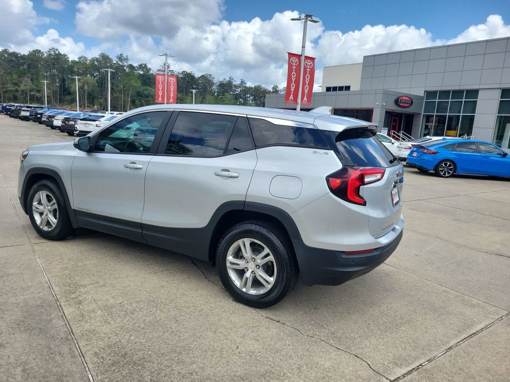 Used 2022 GMC Terrain SLE image 3