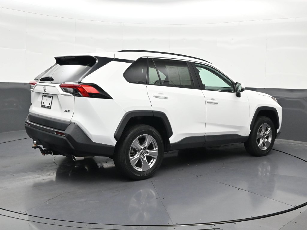 Used 2022 Toyota RAV4 XLE w/ Convenience Package FWD image 5