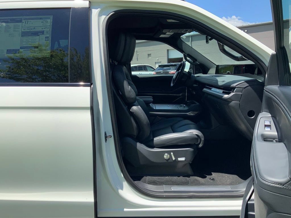 New 2027 Lincoln Navigator L Reserve AWD/4WD image 26