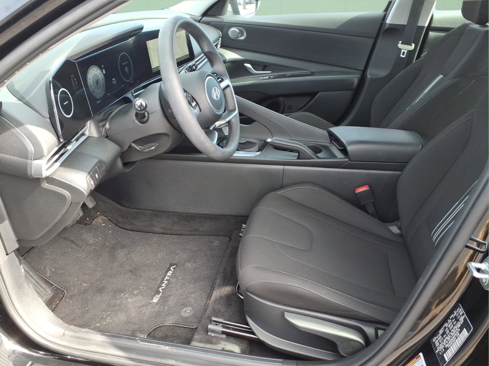 Used 2024 Hyundai Elantra SEL image 17