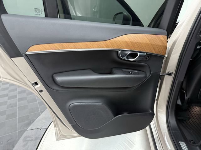 Certified 2023 Volvo XC90 B6 Plus image 21