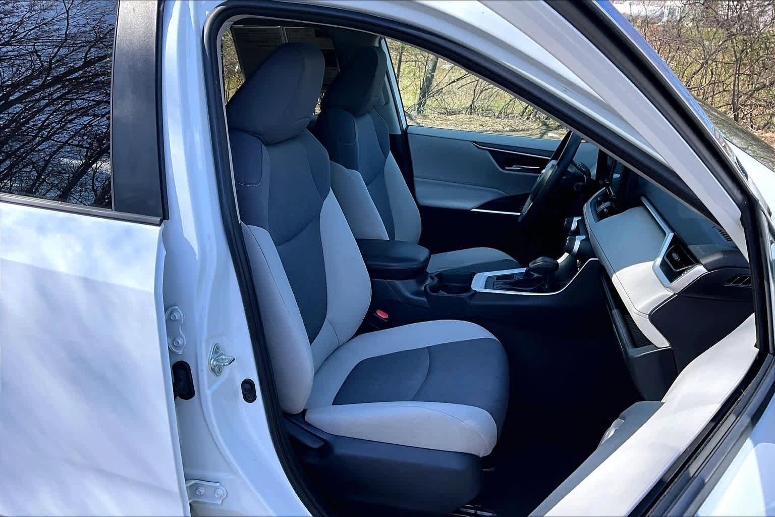 Certified 2019 Toyota RAV4 XLE w/ Convenience Package AWD/4WD image 8