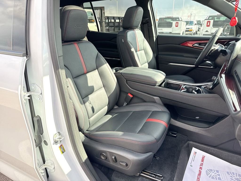 Used 2024 Chevrolet Traverse RS AWD/4WD image 26