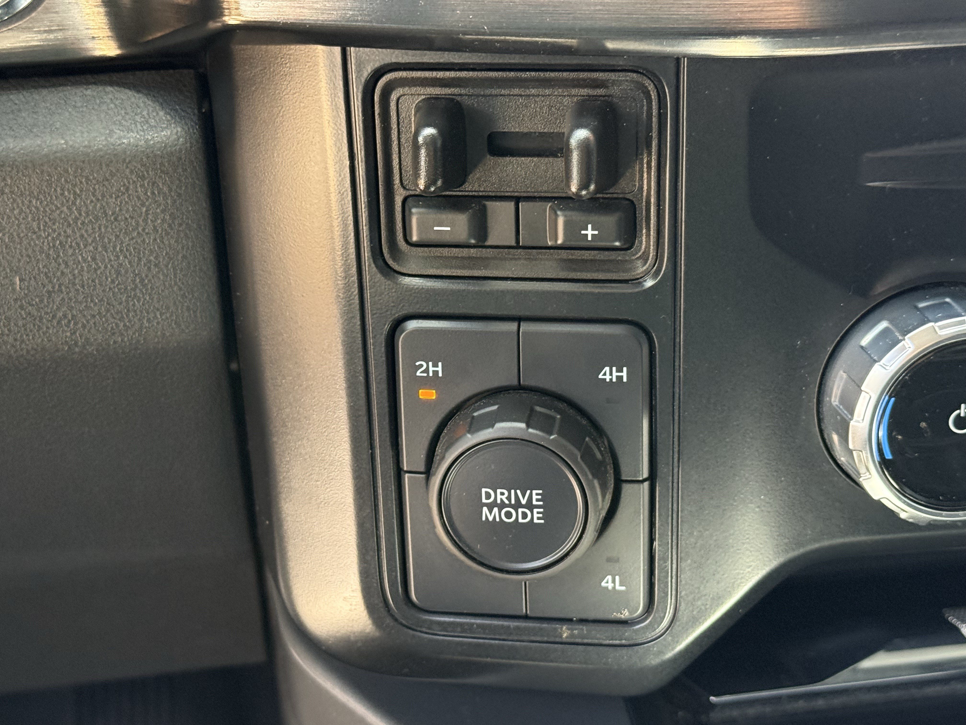 Used 2024 Ford F250 Lariat AWD/4WD image 24