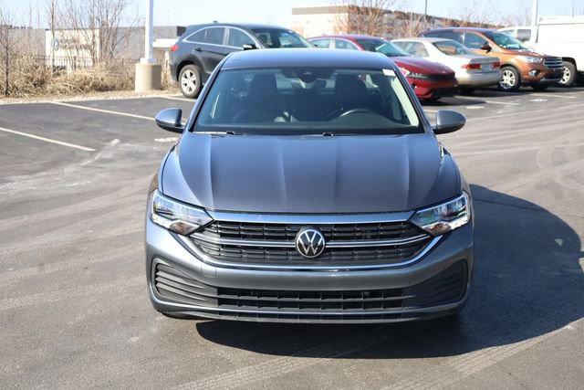 Used 2024 Volkswagen Jetta SE image 3