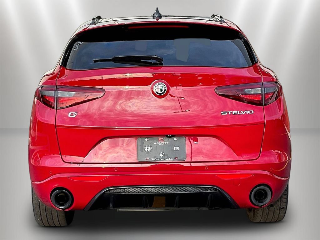 Used 2023 Alfa Romeo Stelvio Veloce AWD/4WD image 5