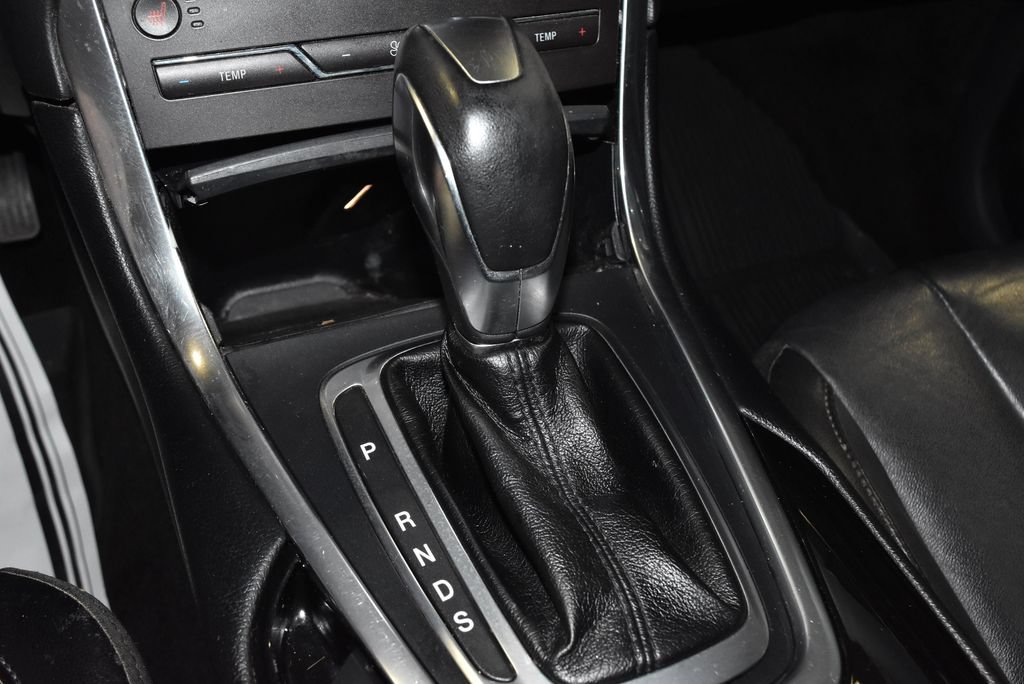 Used 2016 Ford Edge Titanium FWD image 16