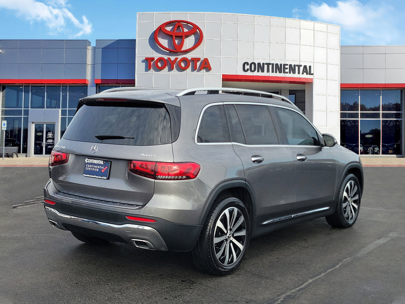 Used 2022 Mercedes-Benz GLB 250 4MATIC image 5