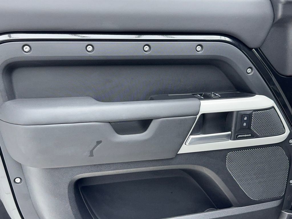 Used 2024 Land Rover Defender 90 S image 37