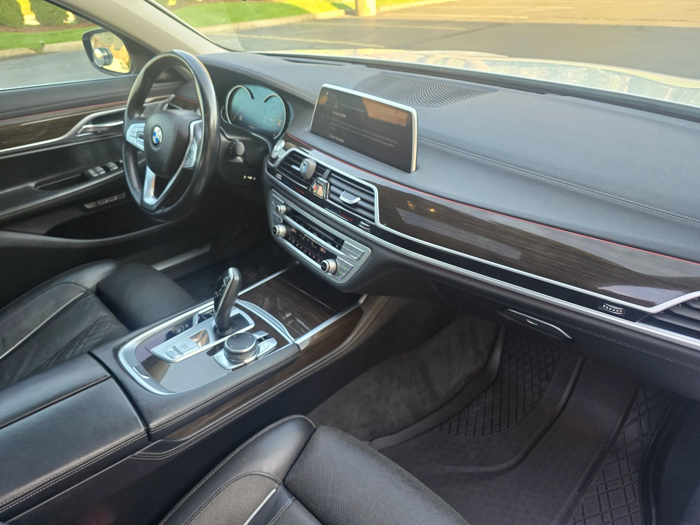 Used 2018 BMW 750i xDrive AWD/4WD image 29