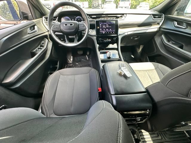 Used 2024 Jeep Grand Cherokee L Laredo AWD/4WD image 30