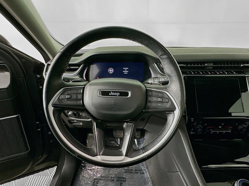 Certified 2022 Jeep Grand Cherokee Laredo w/ Luxury Tech Group I image 19