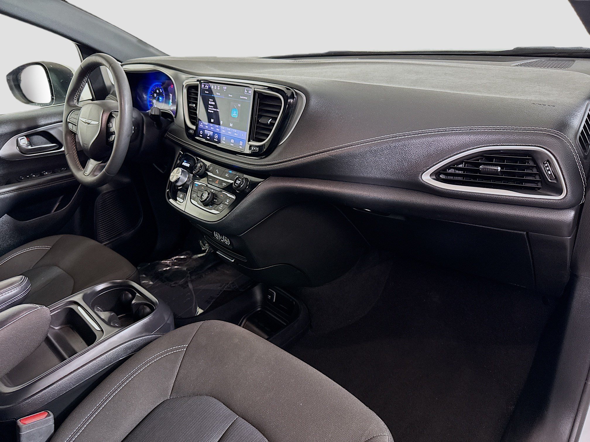 Used 2023 Chrysler Pacifica Touring FWD image 30