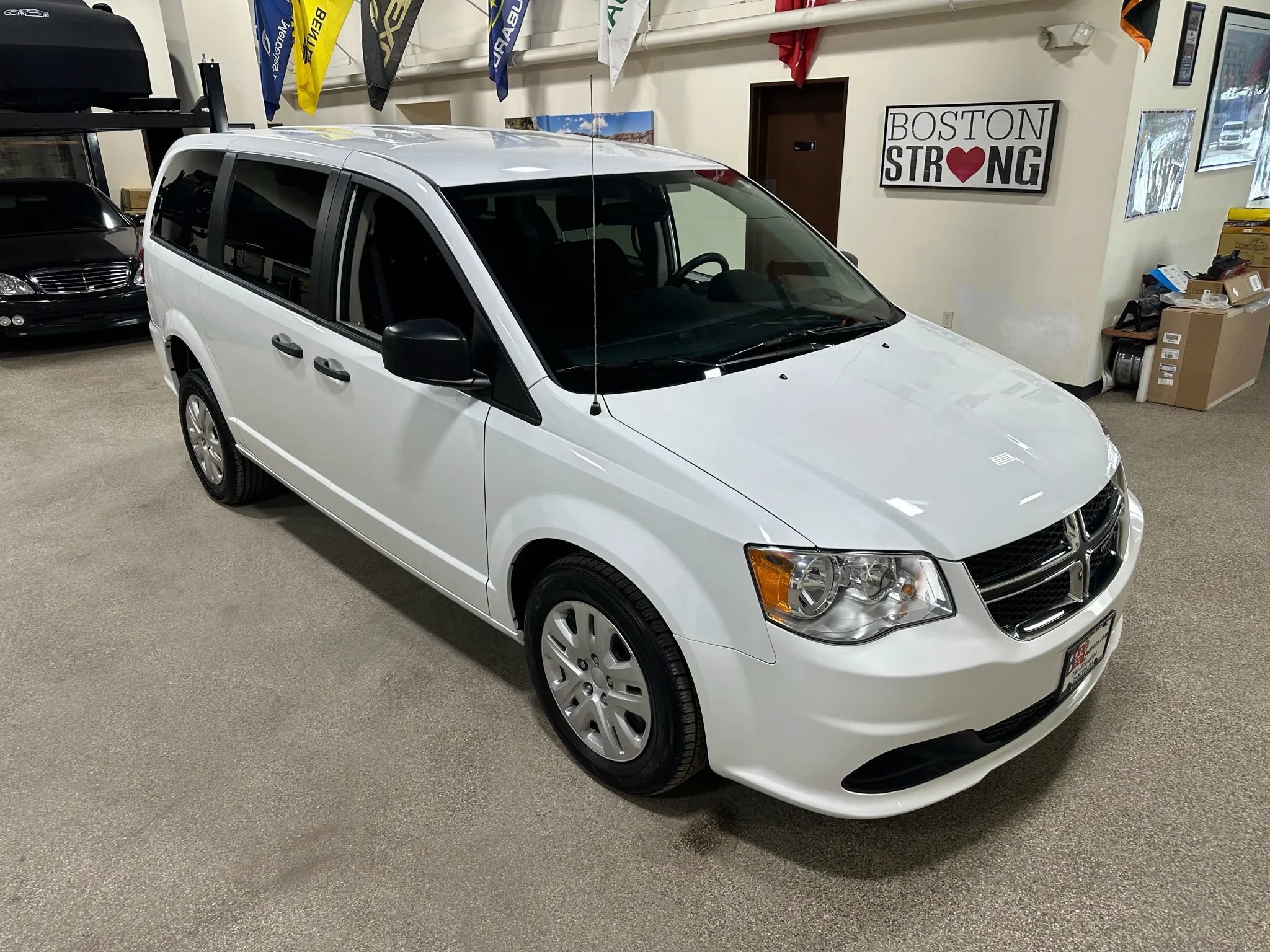 Used 2019 Dodge Grand Caravan SE image 5