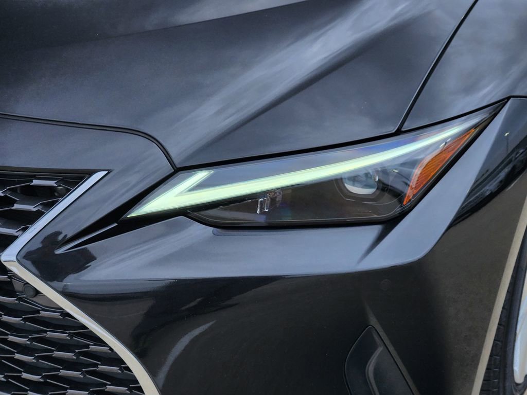 Used 2023 Lexus IS 300 w/ Comfort Package RWD image 9