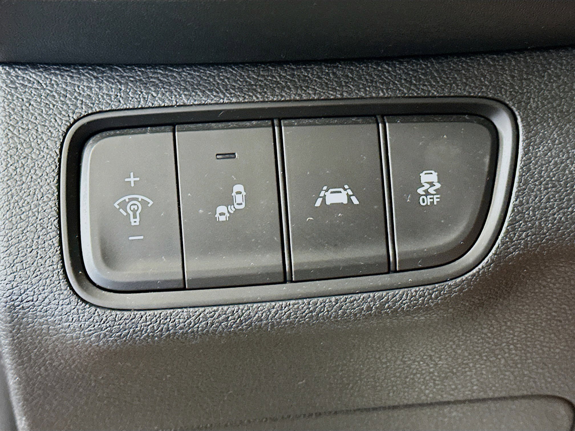 Used 2019 Hyundai Santa Fe SEL FWD image 17