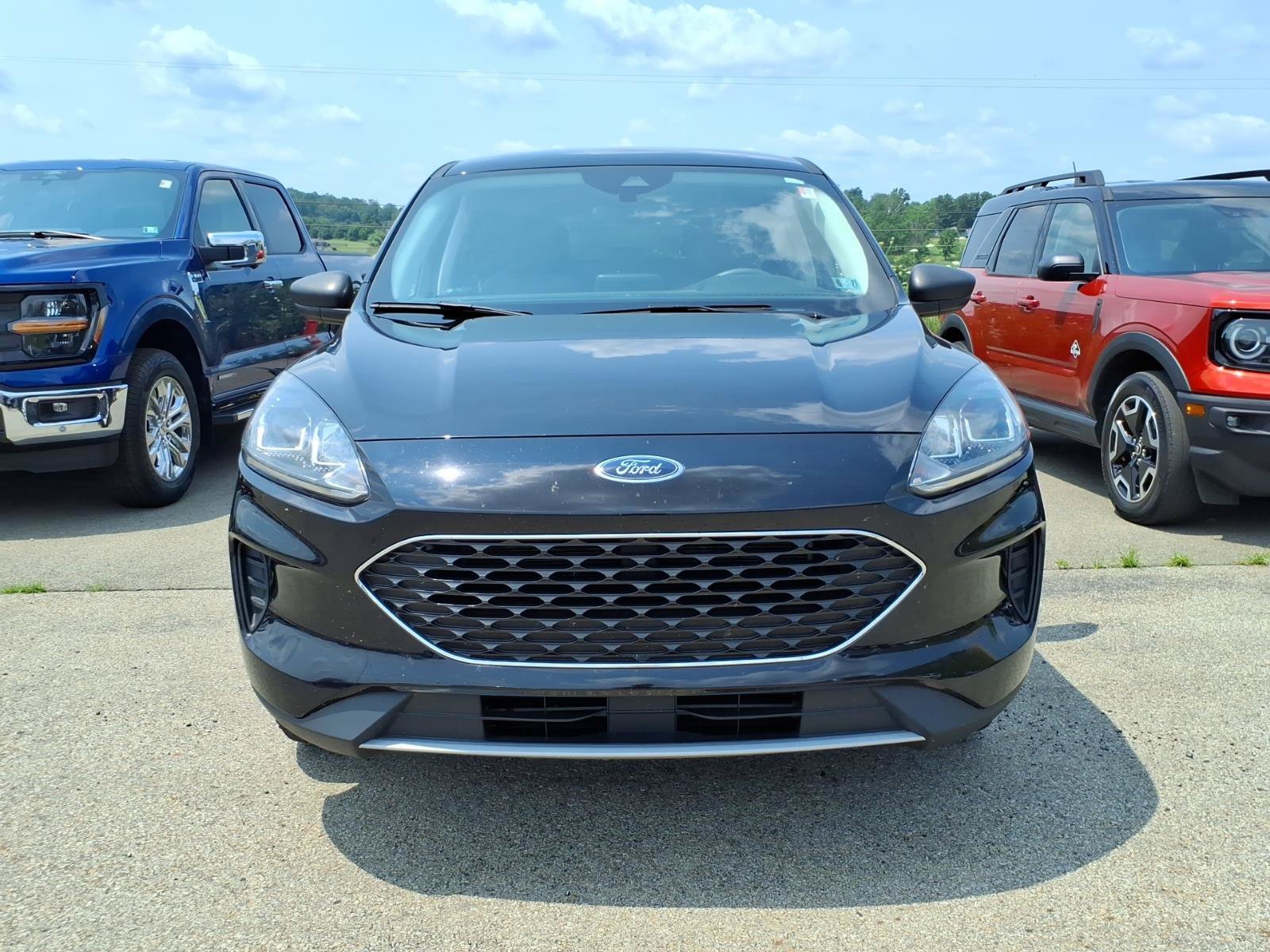 Certified 2022 Ford Escape SE AWD/4WD image 2